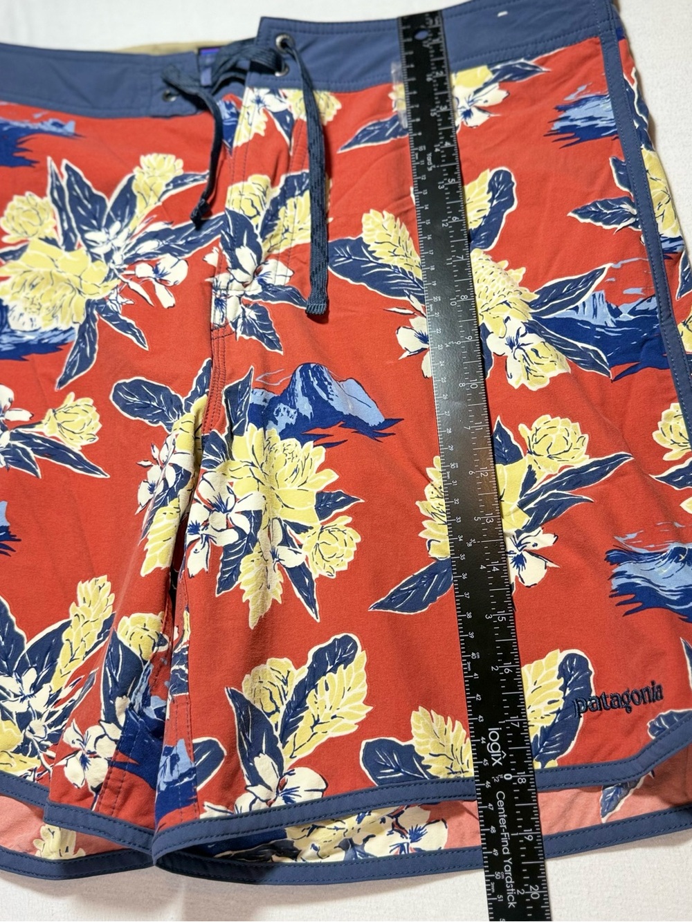 Patagonia Men’s Red Floral Boardshorts with Navy Trim - Picture 3 of 10